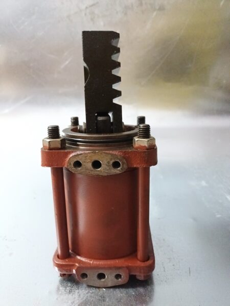 Stūres cilindrs ar reiku GUR